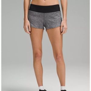 Lululemon Speed Up Low-Rise Lined Short 2.5" in grey size 6